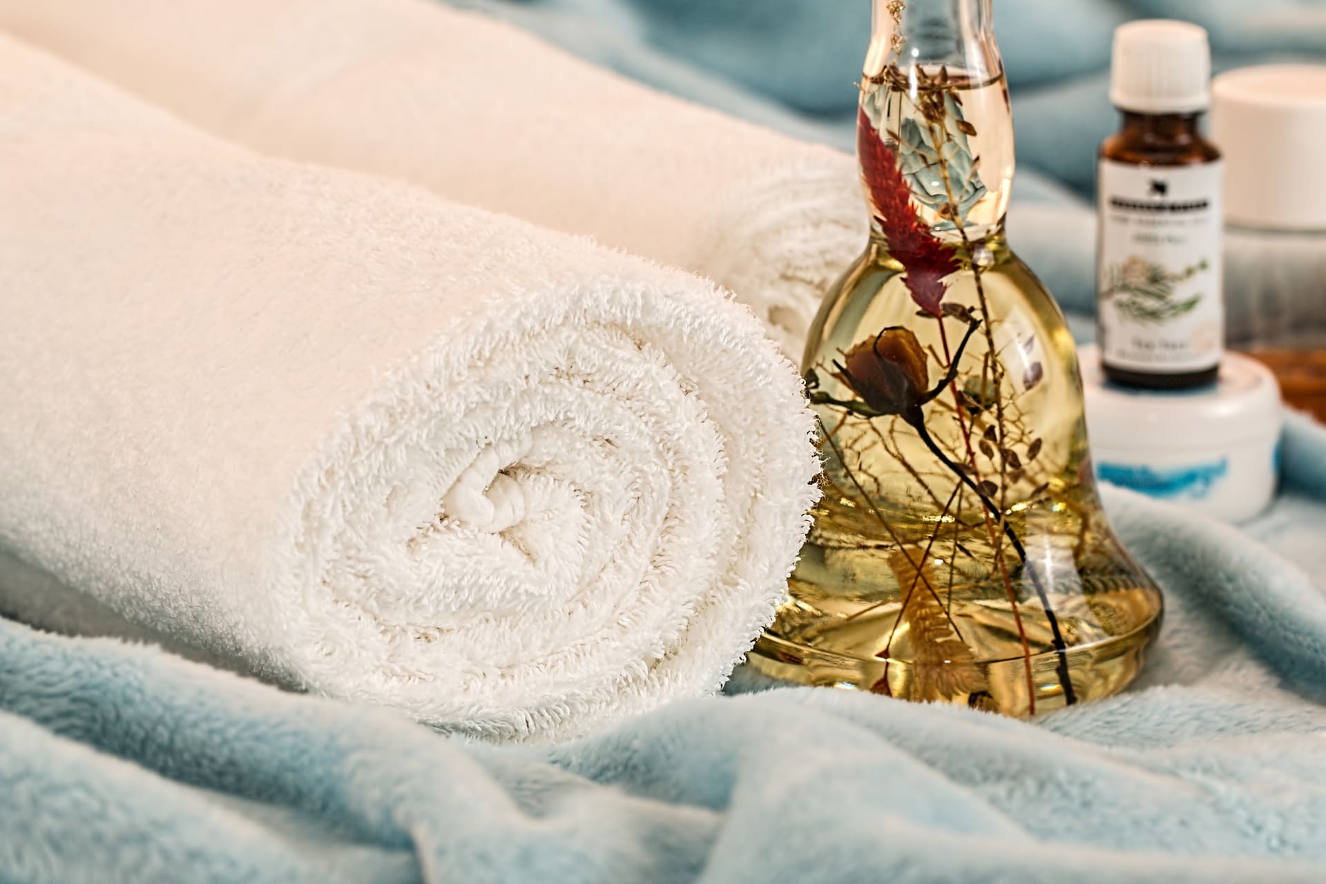 Massages aux huiles essentielles et aromathérapie