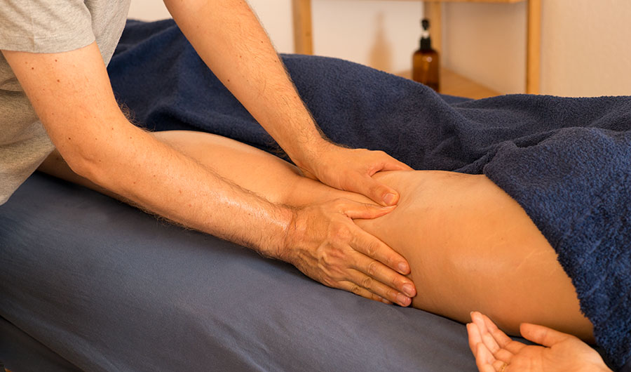 Massage améliorant la circulation dans la jambe