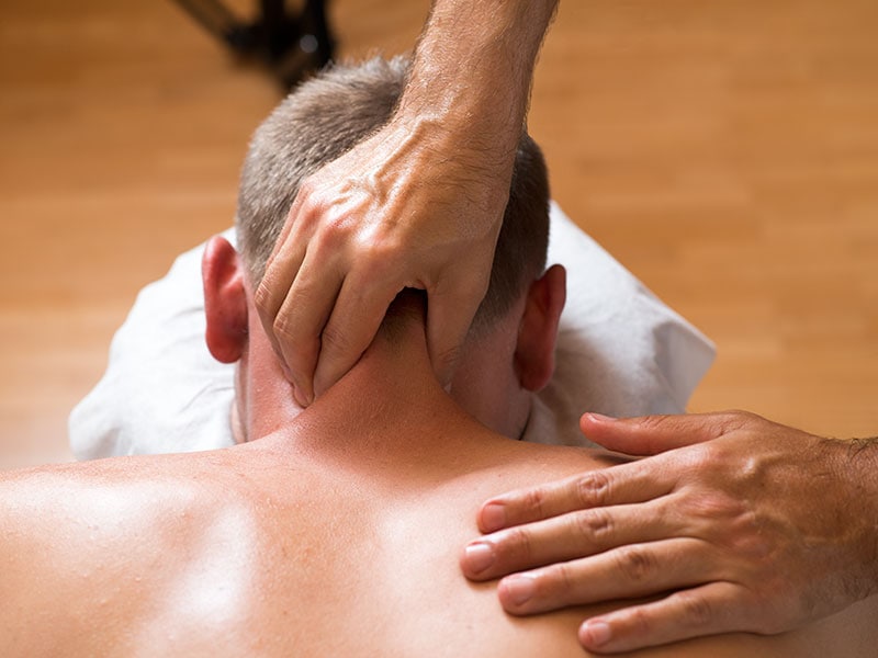 Massage de la nuque et des épaules