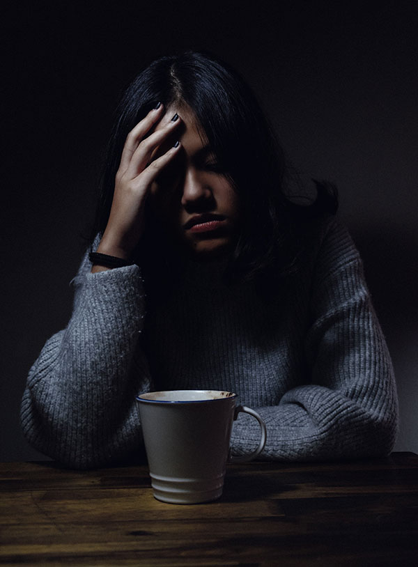 Jeune fille stressée et déprimée